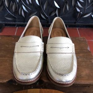 EUC Sherry metallic loafers